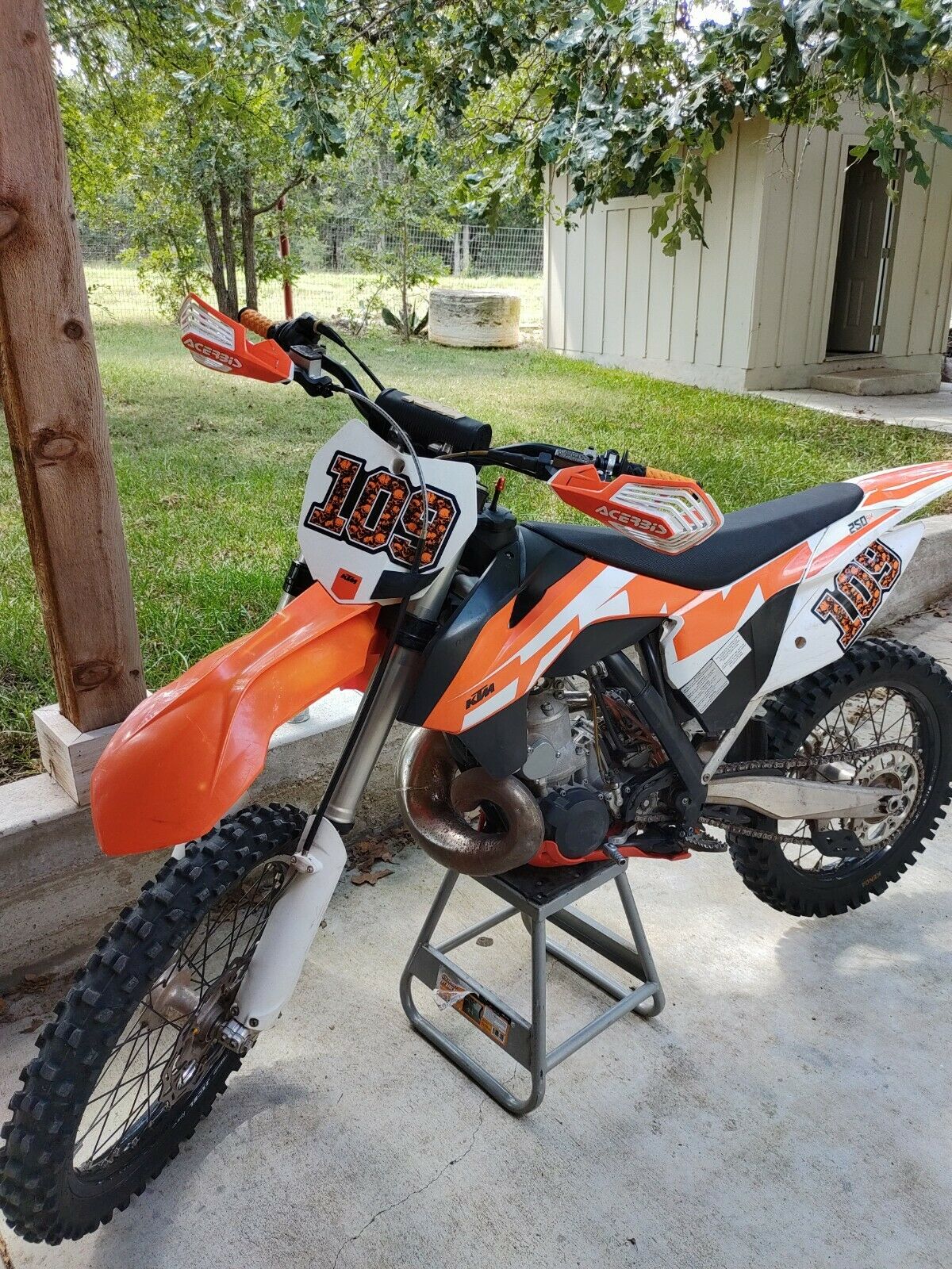 Skull Design Race Number Graphics